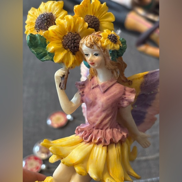Enchanted Sunflower ๐ป Fairy ๐งโโ๏ธ Figurine Statue Spring Summer Magical Harvest - Picture 8 of 17